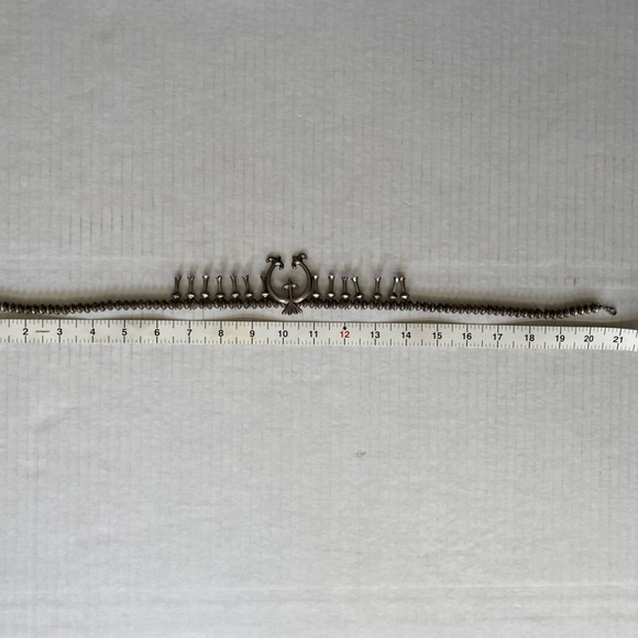 Beautiful Vintage Navaho Sterling Silver Squash Blossom Necklace - Picture 8 of 16